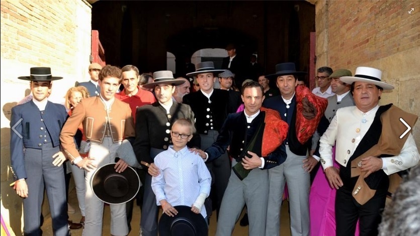 ADRIÁN TOREROS CORRIDA BENEFICA