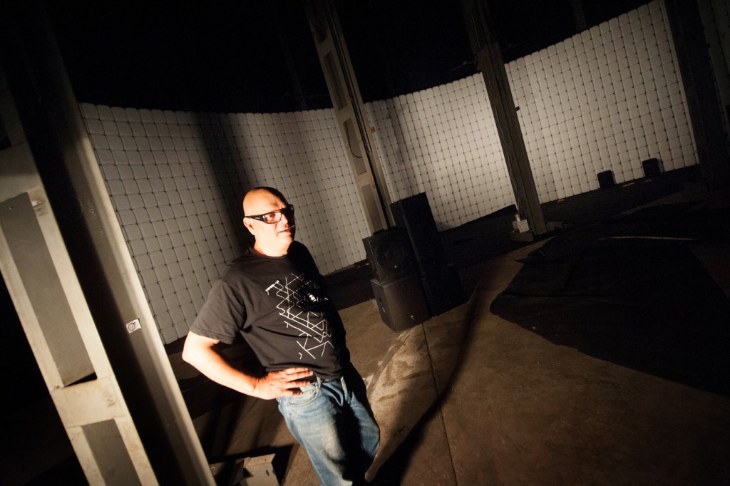 Durante el montaje del Keroxen16. Néstor Torrens, director. / FRAN PALLERO