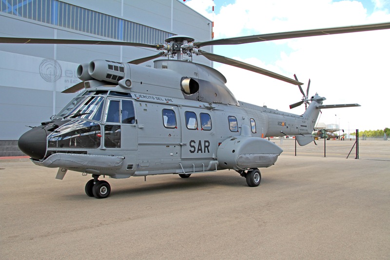 El nuevo Super Puma ya cuenta con sus nuevos colores, los del batallón 802. Pablo M. Rada