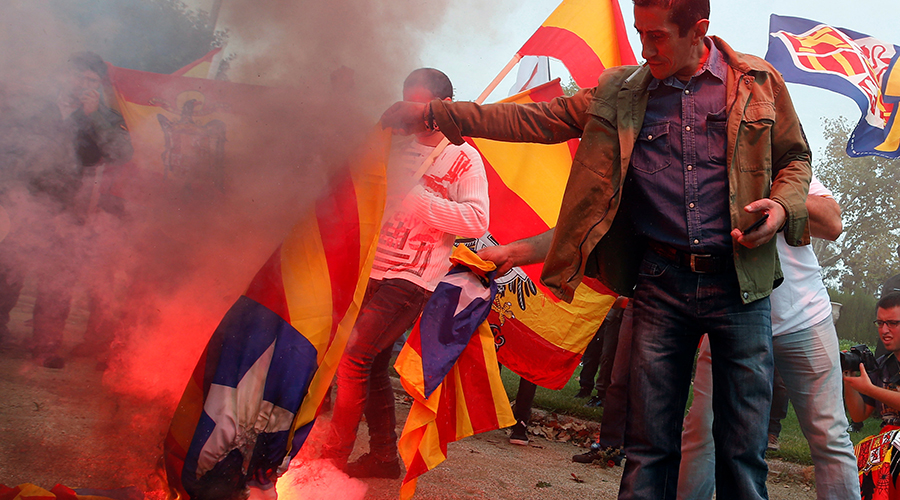 Queman esteladas marcha 12 octubre Barcelona