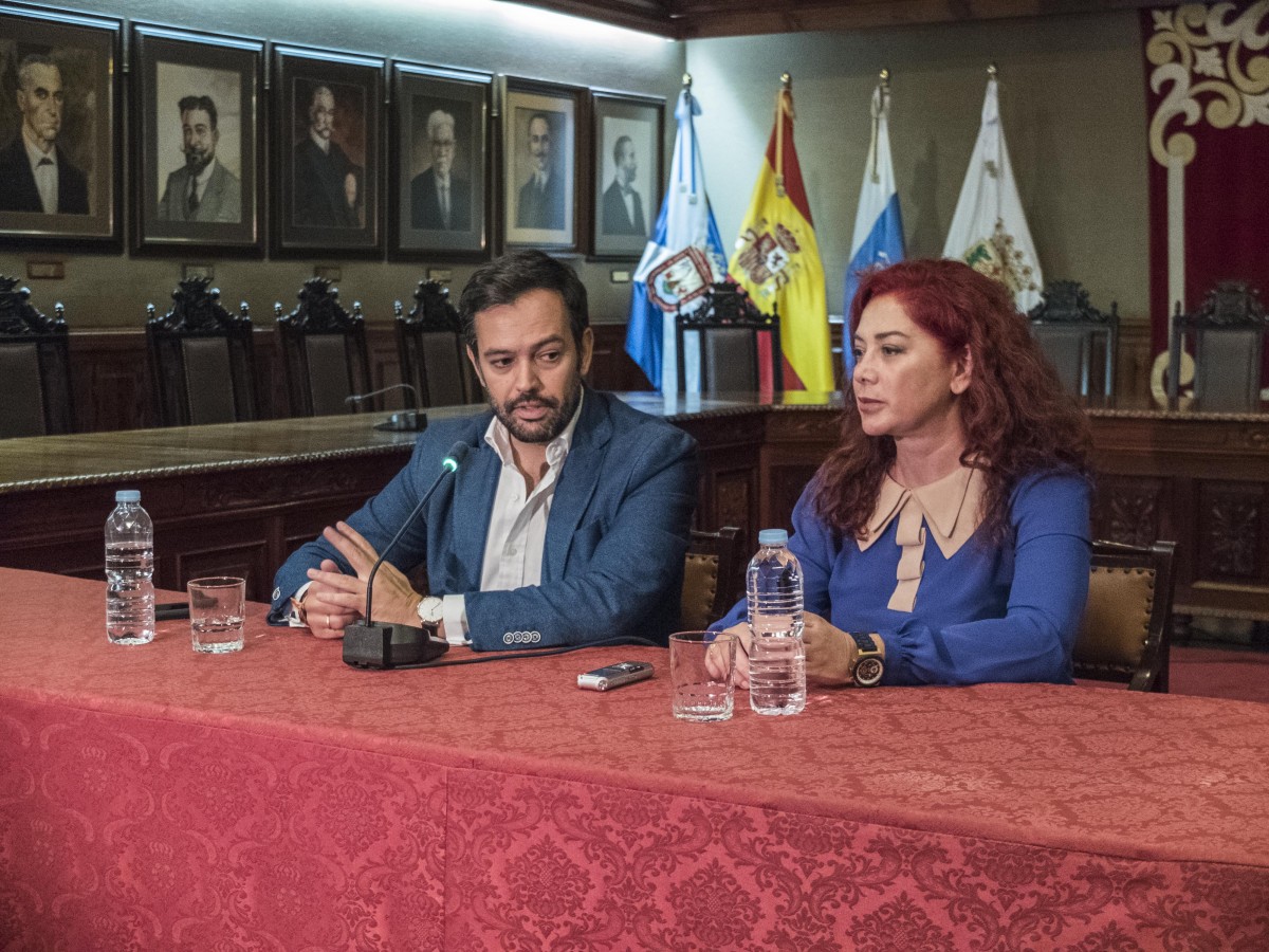 Lope Afonso y Beatriz Barrera comparecieron en rueda de prensa al finalizar la reunión. DA