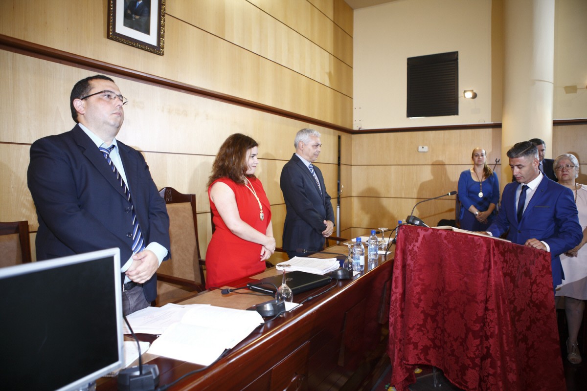 Toma de posesión del edil Romen, en el Ayuntamiento de Candelaria