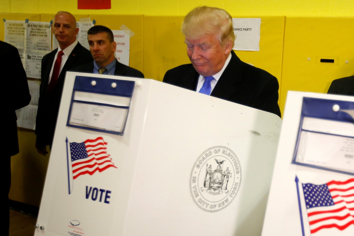 Donald Trump y su esposa, Melania Trump, votan en New York | REUTERS/Carlo Allegri