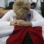 Partidarios de la candidata demócrata. Hillary Clinton, reaccionan antes los resultados favorables a Trump | FOTO: REUTERS/Carlos Barria