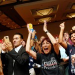 Partidario de Donald Trump celebran la victoria en las elecciones presidenciales de EEUU | FOTO: REUTERS/Nancy Wiechec