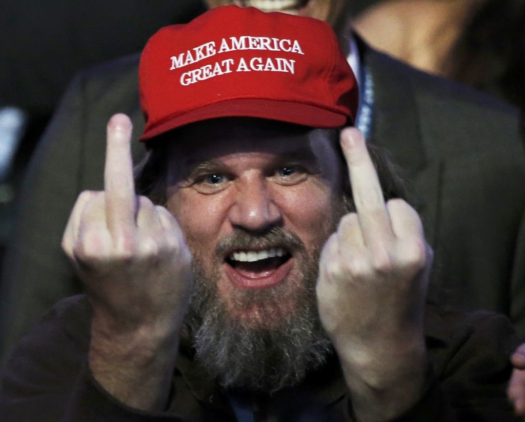 Partidario de Donald Trump, celebra la victoria del republicano | FOTO: REUTERS/Mike Segar