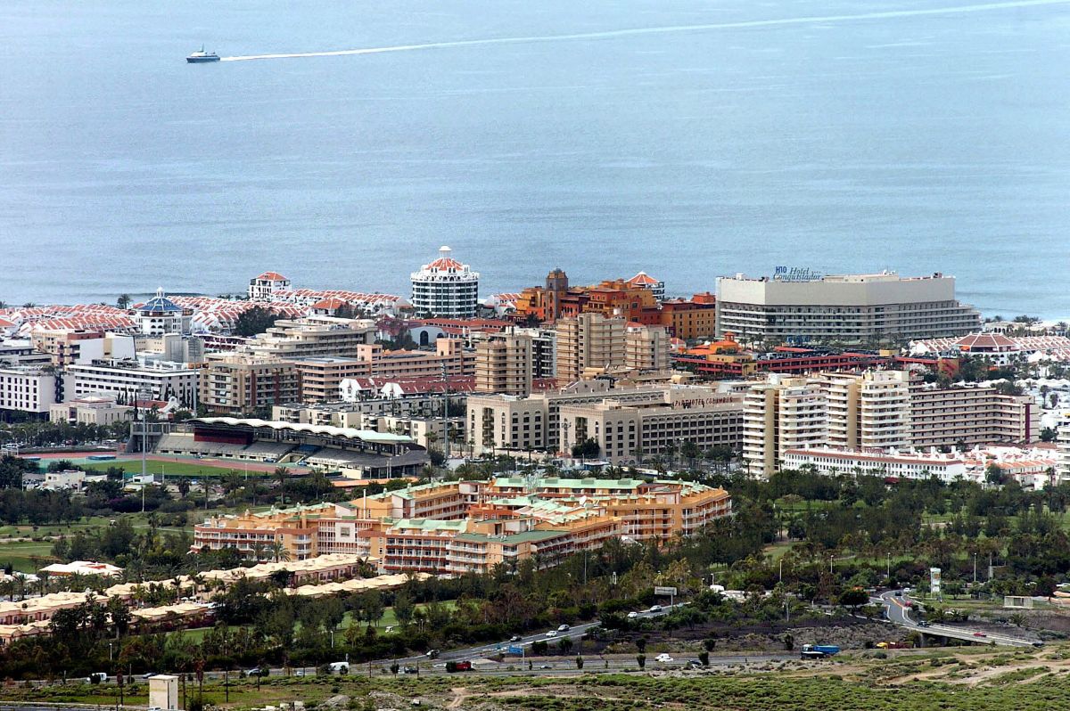 Playa de Las Américas se ha convertido en el principal núcleo turístico de Canarias y uno de los principales destinos europeos. DA