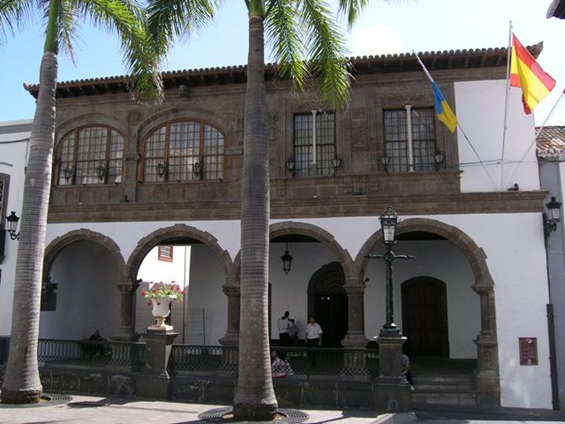El Ayuntamiento de la capital palmera es la sede de La Económica. | DA
