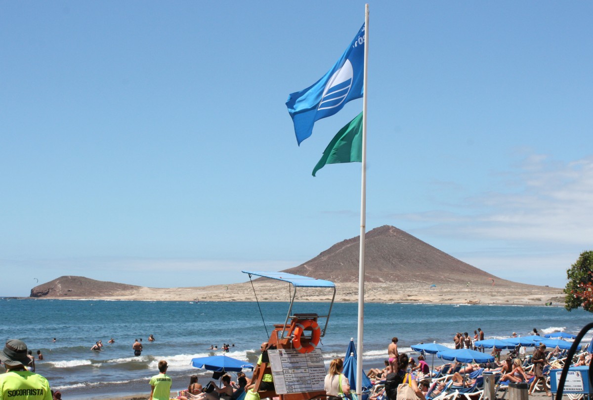 Bandera azul en la playa de El Médano (Granadilla). D.A.