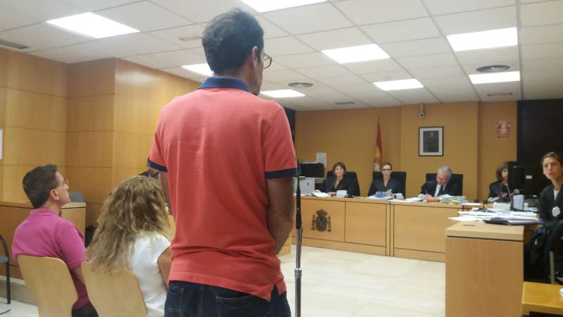 José Ramón García, el empresario de Cabo Blanco al que le pusieron 32 multas en la misma calle. / Norchi