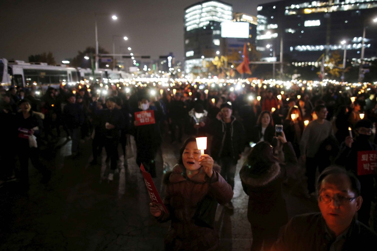 Cientos de miles de surcoreanos se manifiestan para pedir la dimisión de su presidenta Park Geun-hye en Seúl | REUTERS/Kim Hong-Ji