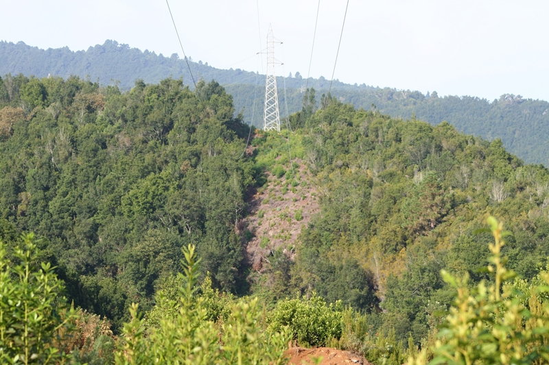 El nuevo tendido eléctrico iría por la cumbre. | DA