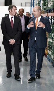 Fernando Clavijo y Pedro Ortega visitan las instalaciones de una empresa canaria en Cabo Verde. | EP