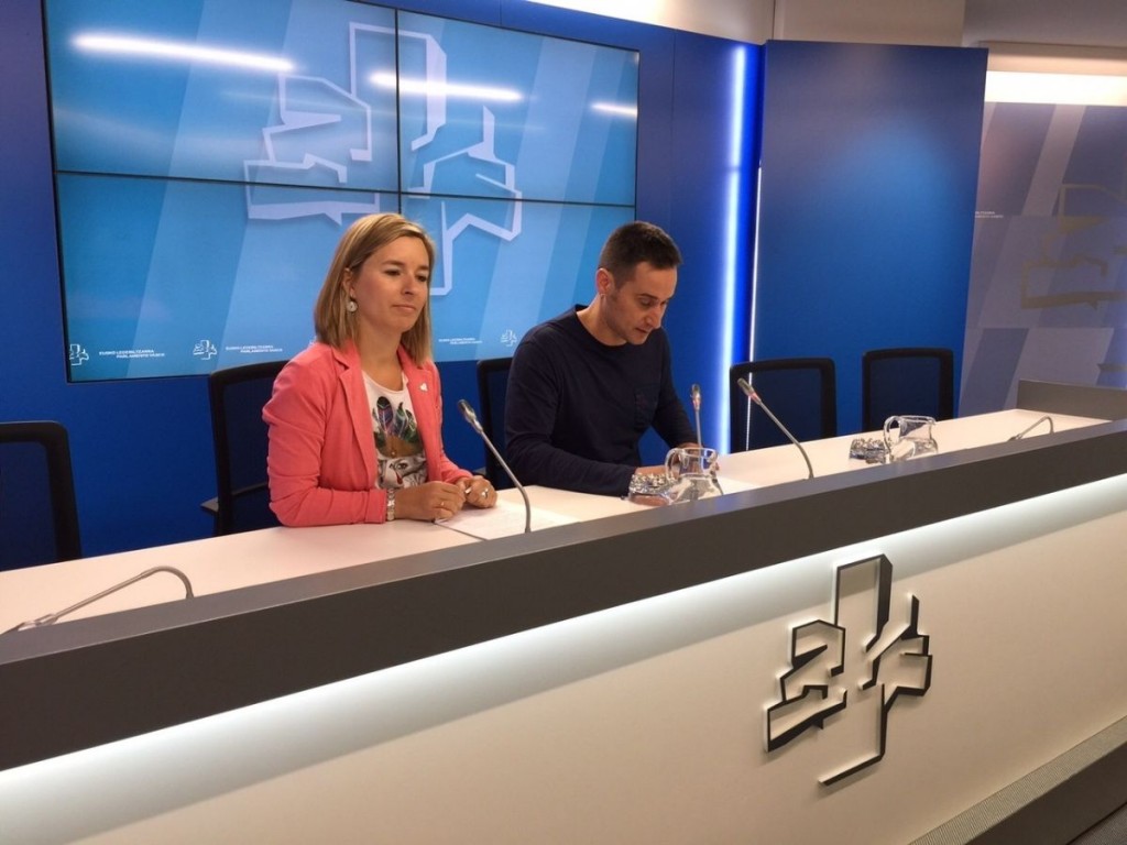 Iker Casanova y Aitziber Ibaibarriaga, de EH Bildu | FOTO: EUROPA PRESS