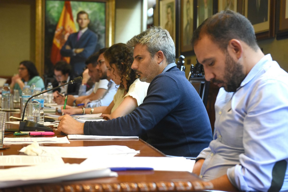 Pleno del Ayuntamiento de Puerto de la Cruz. / SERGIO MÉNDEZ Pleno del Ayuntamiento de Puerto de la Cruz. / SERGIO MÉNDEZ