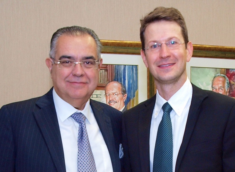 José Carlos Francisco, presidente de CEOE-Tenerife, junto a Jochen Müller, experto en el TTIP. DA