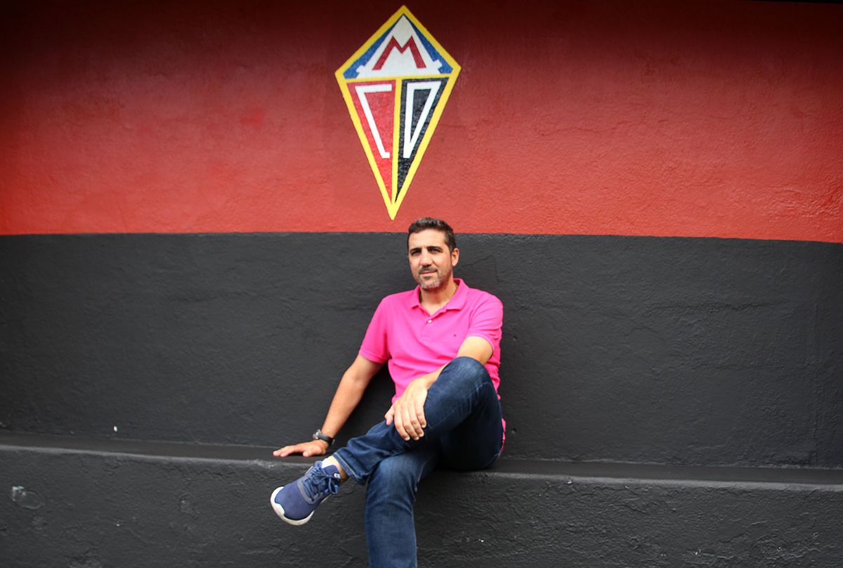 El entrenador del CD Mensajero analiza el estado actual de su equipo. /José Ayut