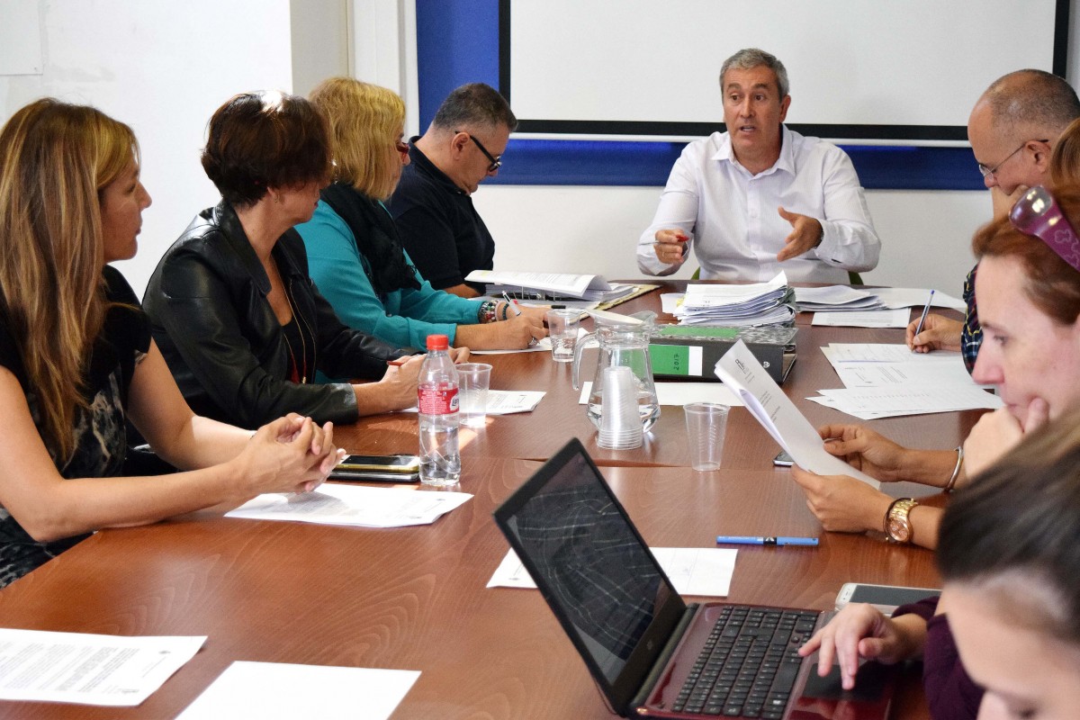 El consejo rector del IMAS, presidido por Óscar García, concejal de Asuntos Sociales, aprobó el presupuesto de 2017 sin ningún voto en contra | FOTO: DA