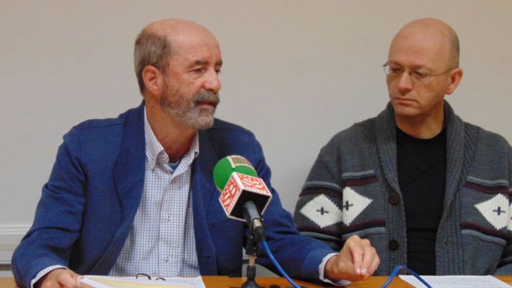 Santigo Pérez (i) y José Luis Hernández, ayer en rueda de prensa. / DA