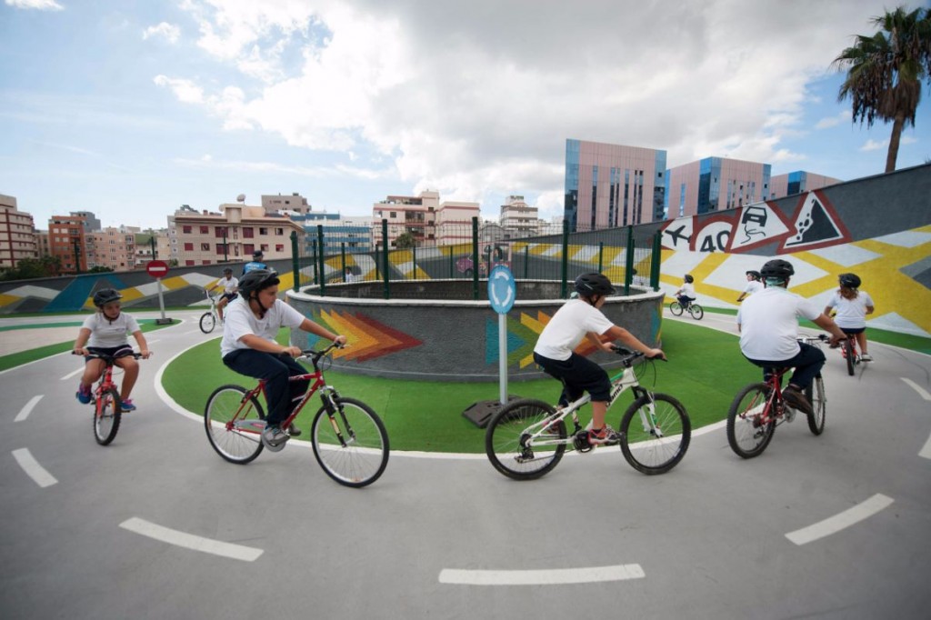 El circuito infantil de tráfico de Santa Cruz, permite que los escolares conozcan las nociones básicas de la circulación | Fran Pallero