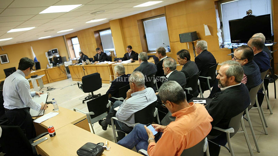 Antonio Plasencia, uno de los empresarios acusados en el caso de Las Teresitas, en la sala del jucio momentos antes de declaración | Andrés Gutiérrez