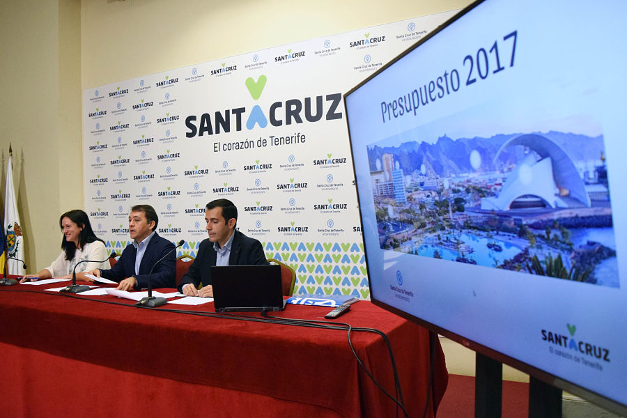 Zaida González, José Manuel Bermúdez y Juan José Martínez en rueda de prensa sobre los presupuestos del Ayuntamiento de Santa Cruz | DA