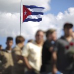Miles de cubanos hacen cola para llegar a la Plaza de la Revolución a rendir tributo a Fidel Castro | REUTERS/Carlos Barria