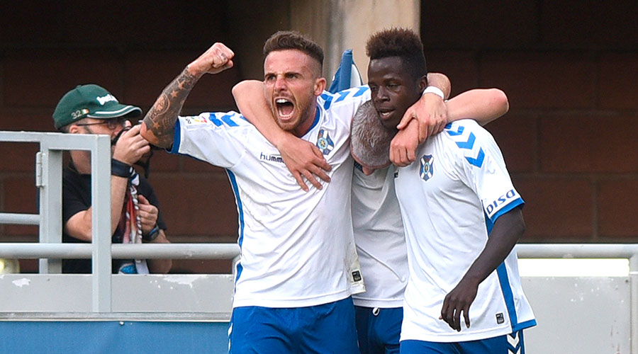 Aarón. Cristo y Amath celebran el gol del empate. / SM