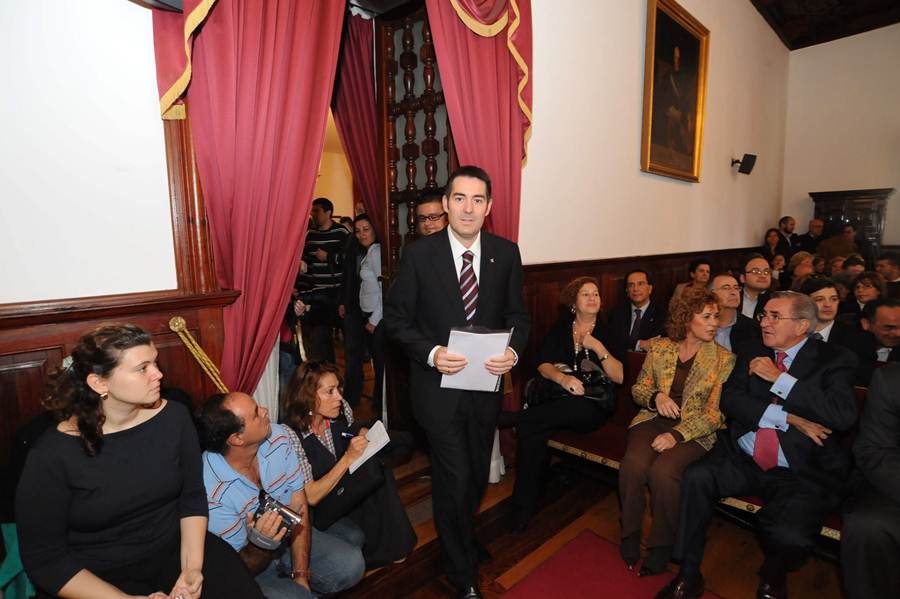 El hoy presidente del Gobierno de Canarias, Fernando Clavijo, el día en que tomó posesión como alcalde de La Laguna. DA