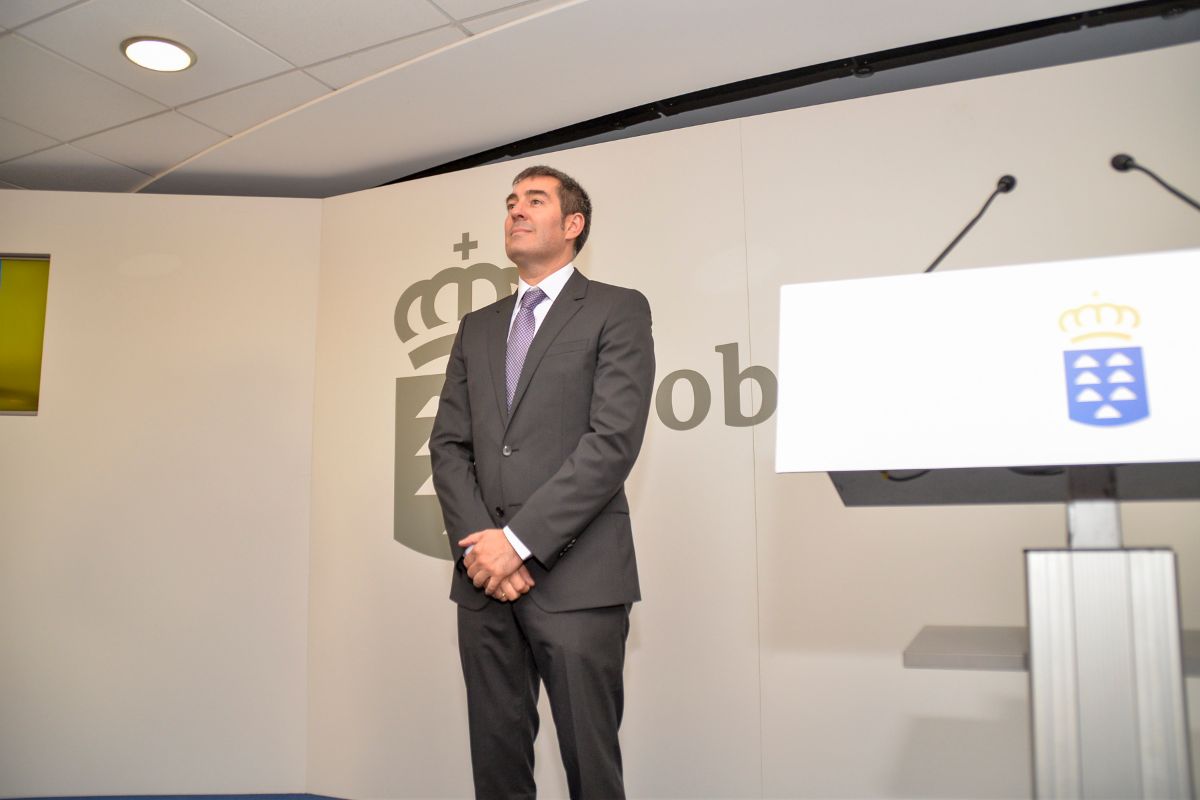 El presidente del Gobierno de Canarias, Fernando Clavijo, en su toma de posesión, el 9 de julio de 2015. / DA El presidente del Gobierno de Canarias, Fernando Clavijo, en su toma de posesión, el 9 de julio de 2015. / DA