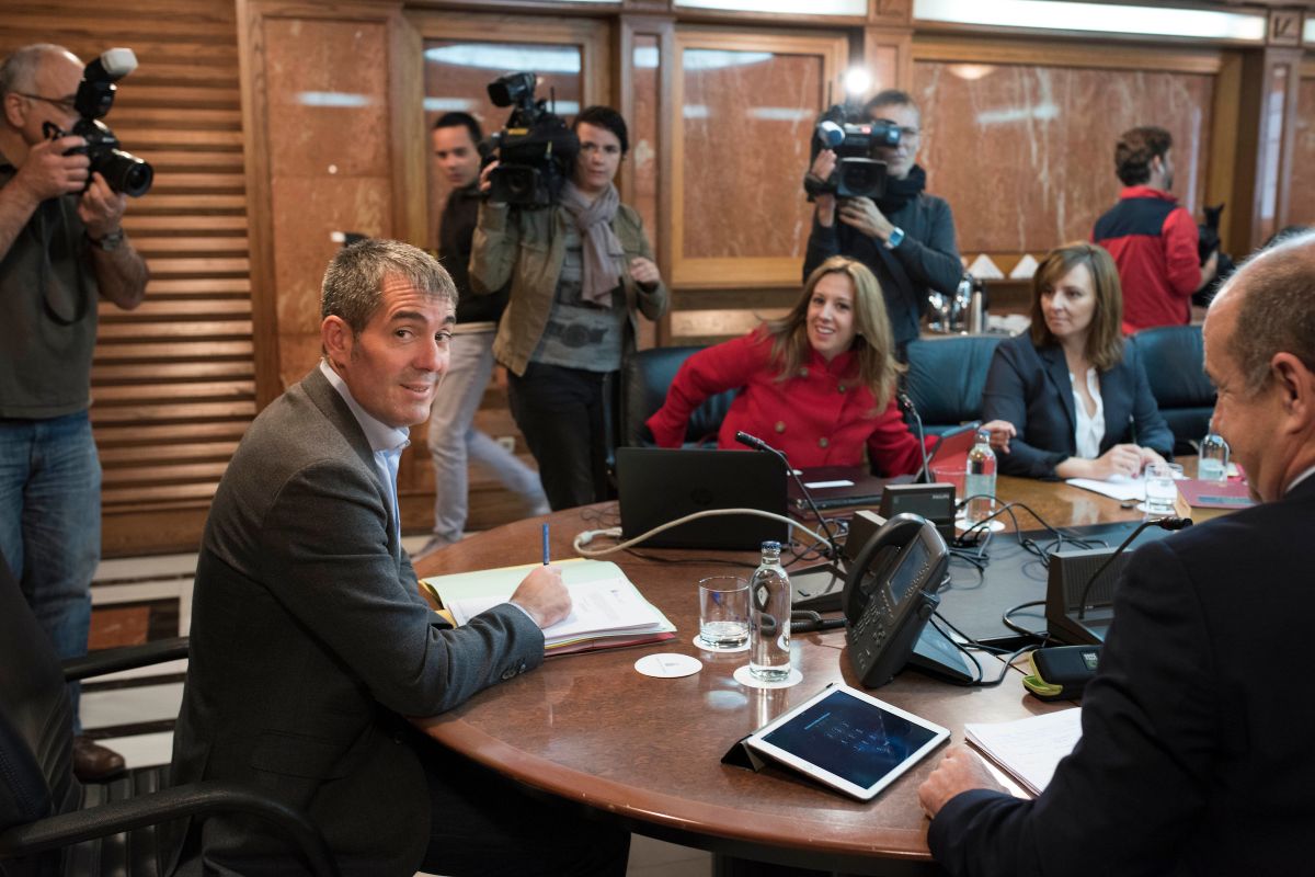 Fernando Clavijo, en la primera reunión del Consejo de Gobierno en minoría. / DA Fernando Clavijo, en la primera reunión del Consejo de Gobierno en minoría. / DA