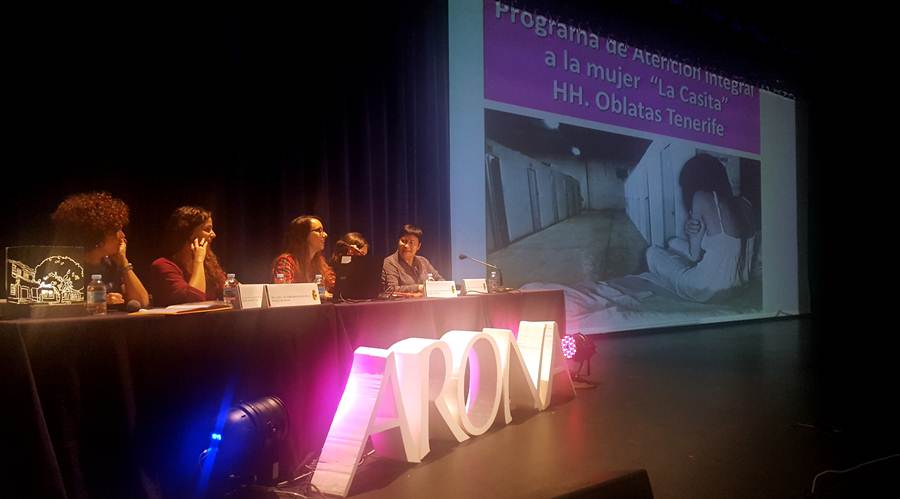 Unos 300 profesionales vinculados a la erradicación de la violencia de género se dieron cita en las jornadas. DA