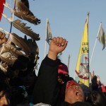 Los nativos americanos "protectores del agua" celebran que el Cuerpo de Ingenieros de la armada ha denegado el permiso para el oleoducto de Dakota |REUTERS/Lucas Jackson
