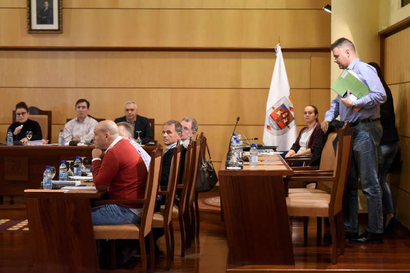 Carlos Sabia, durante el pleno donde estuvo saliendo y entrando dedendiendo de qué moción se tratara / SERGIO MÉNDEZ
