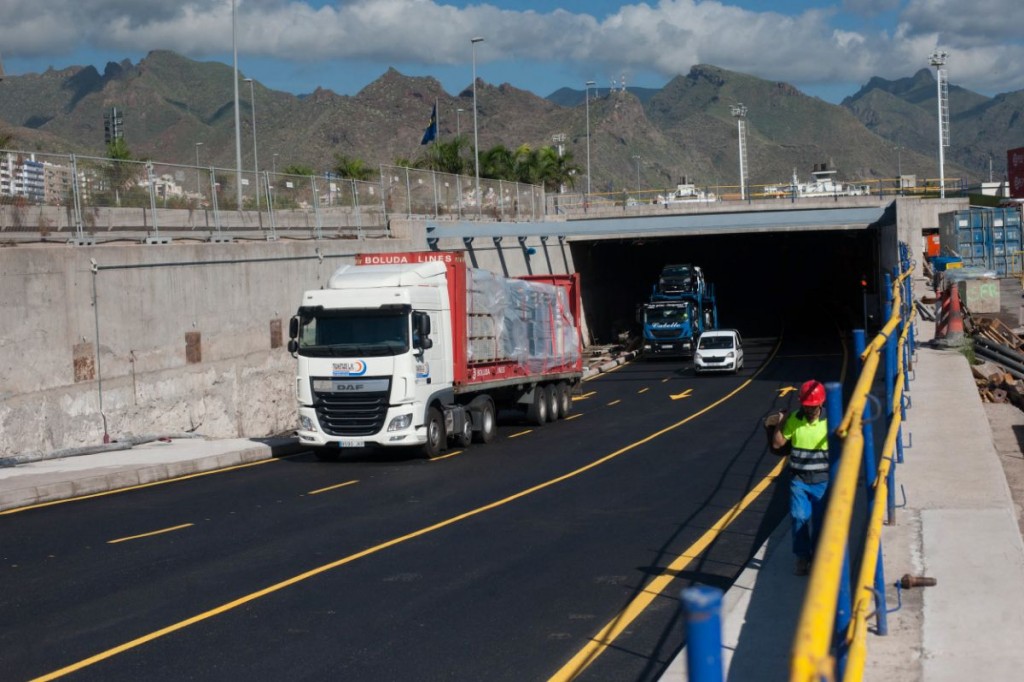 La parte del túnel de la Autoridad Portuaria se abrió el lunes, la del Gobierno de Canarias se abrirá el 31. / F. P.