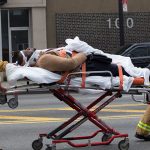 Los equipos de emergencia han detallado que 106 personas han resultado heridas y han tenido que ser trasladadas a hospitales cercanos. / REUTERS