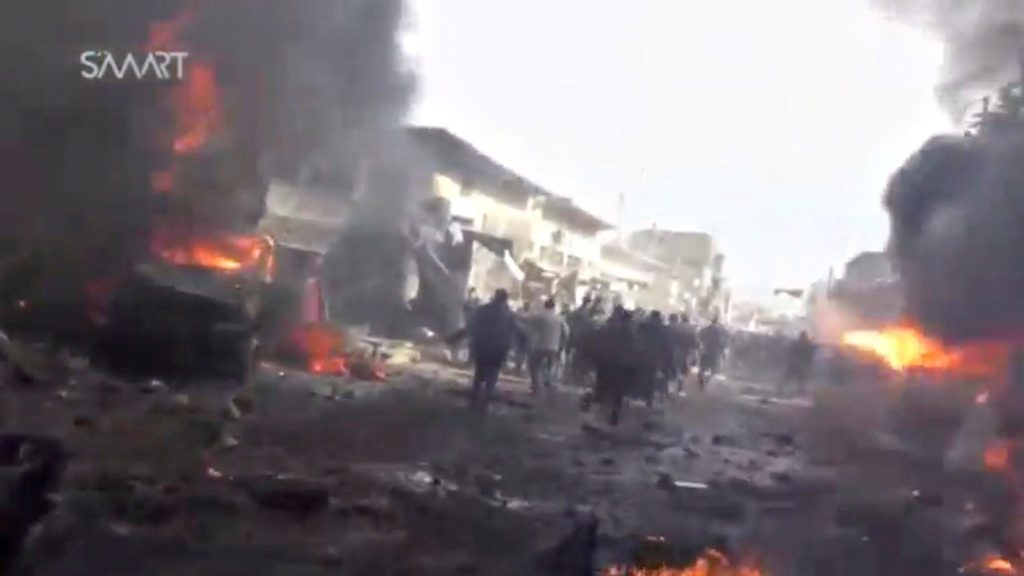 Imagen de la zona del atentado con camión bomba en Azaz, en Siria | FOTO: REUTERS