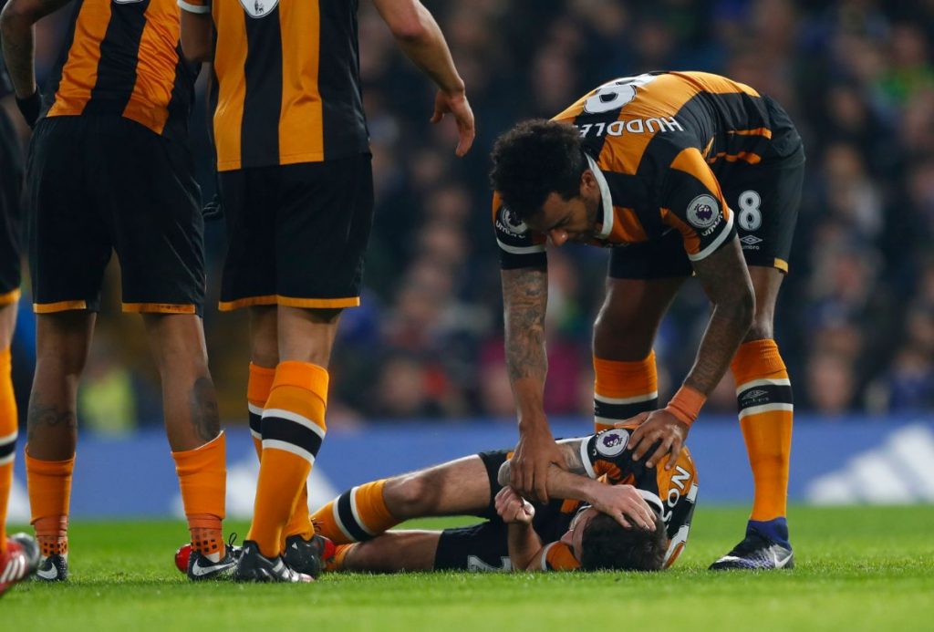 Ryan Mason tras sufrir el fuerte cabezazo | REUTERS