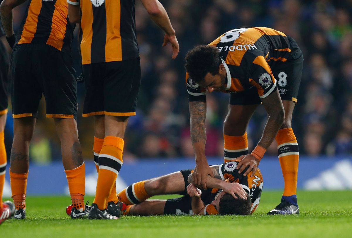 Ryan Mason tras sufrir el fuerte cabezazo | REUTERS