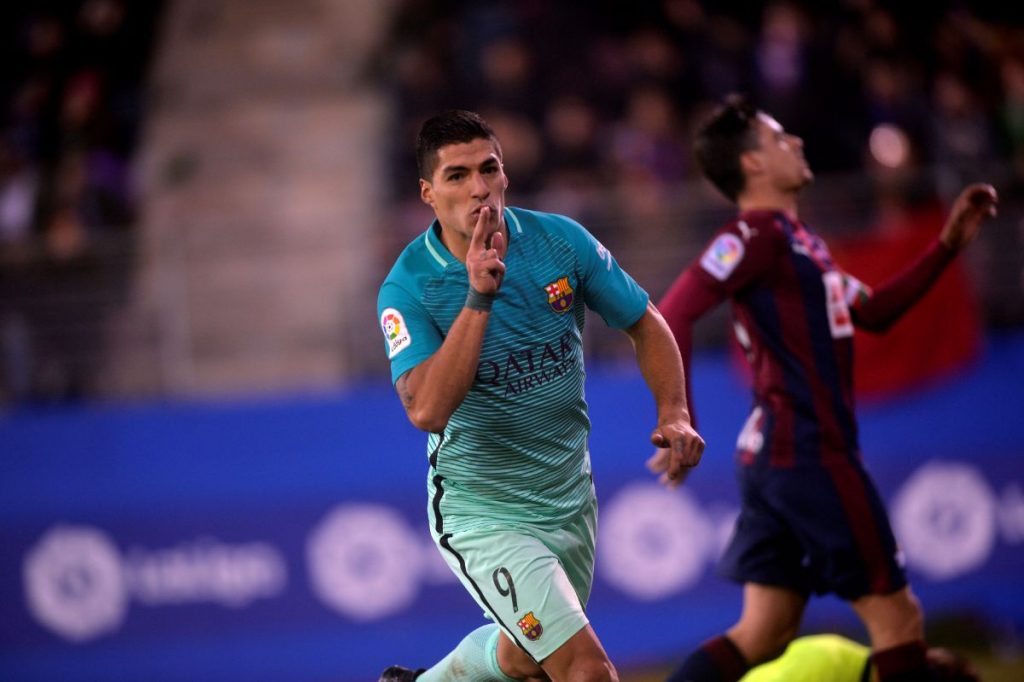 Luis Suárez celebra uno de los goles del encuentro frente al Eibar | REUTERS