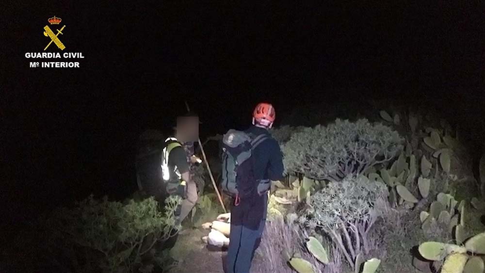 La Guardia Civil rescata a un parapentista en Teno (Tenerife) | EUROPA PRESS