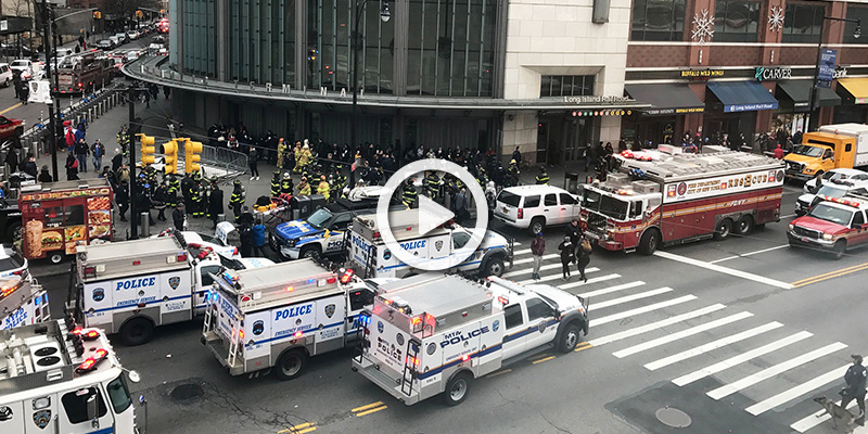 Los equipos de emergencia han detallado que 106 personas han resultado heridas y han tenido que ser trasladadas a hospitales cercanos. / REUTERS