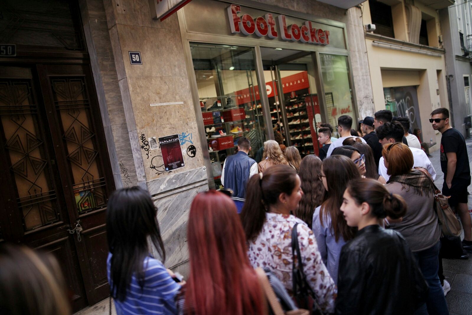Arrancan las rebajas y las calles de Santa Cruz se llenan de gente | FOTO: Andrés Gutiérrez