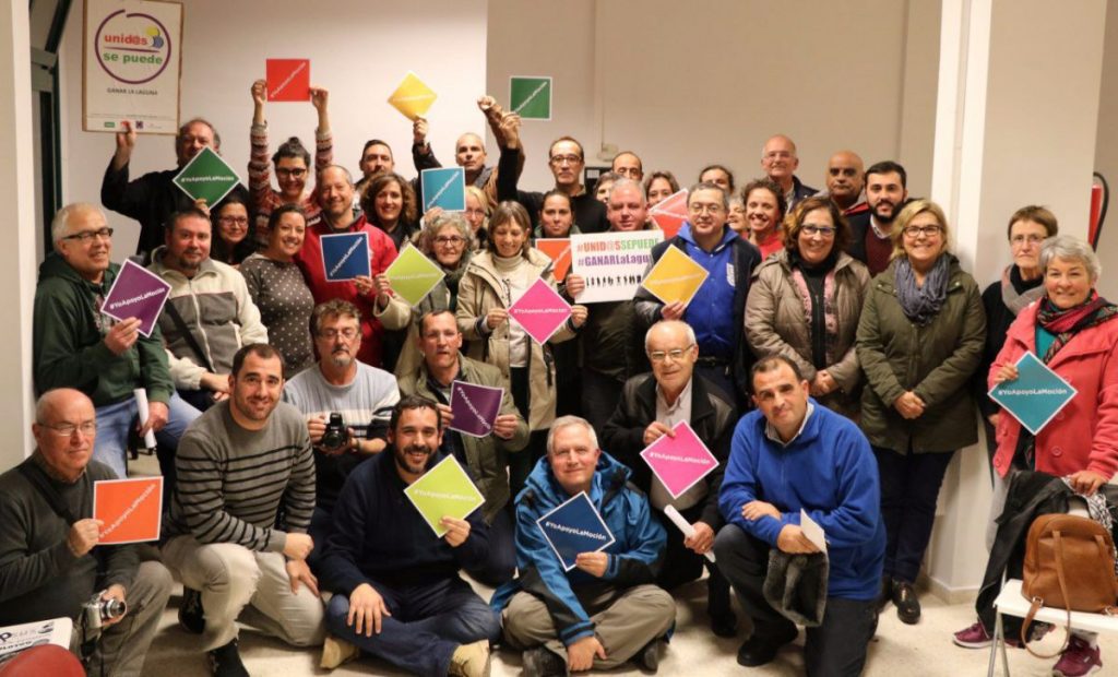 Unidos se puede inició la campaña en redes con esta imagen de los miembros del partido apoyando la moción de censura. DA
