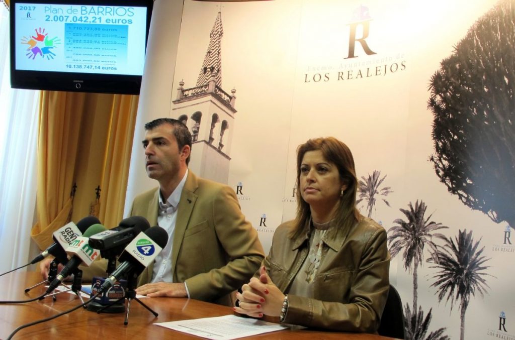 Manuel Domínguez y Noelia González detallaron las actuaciones que se acometerán este año en el marco del citado plan. DA
