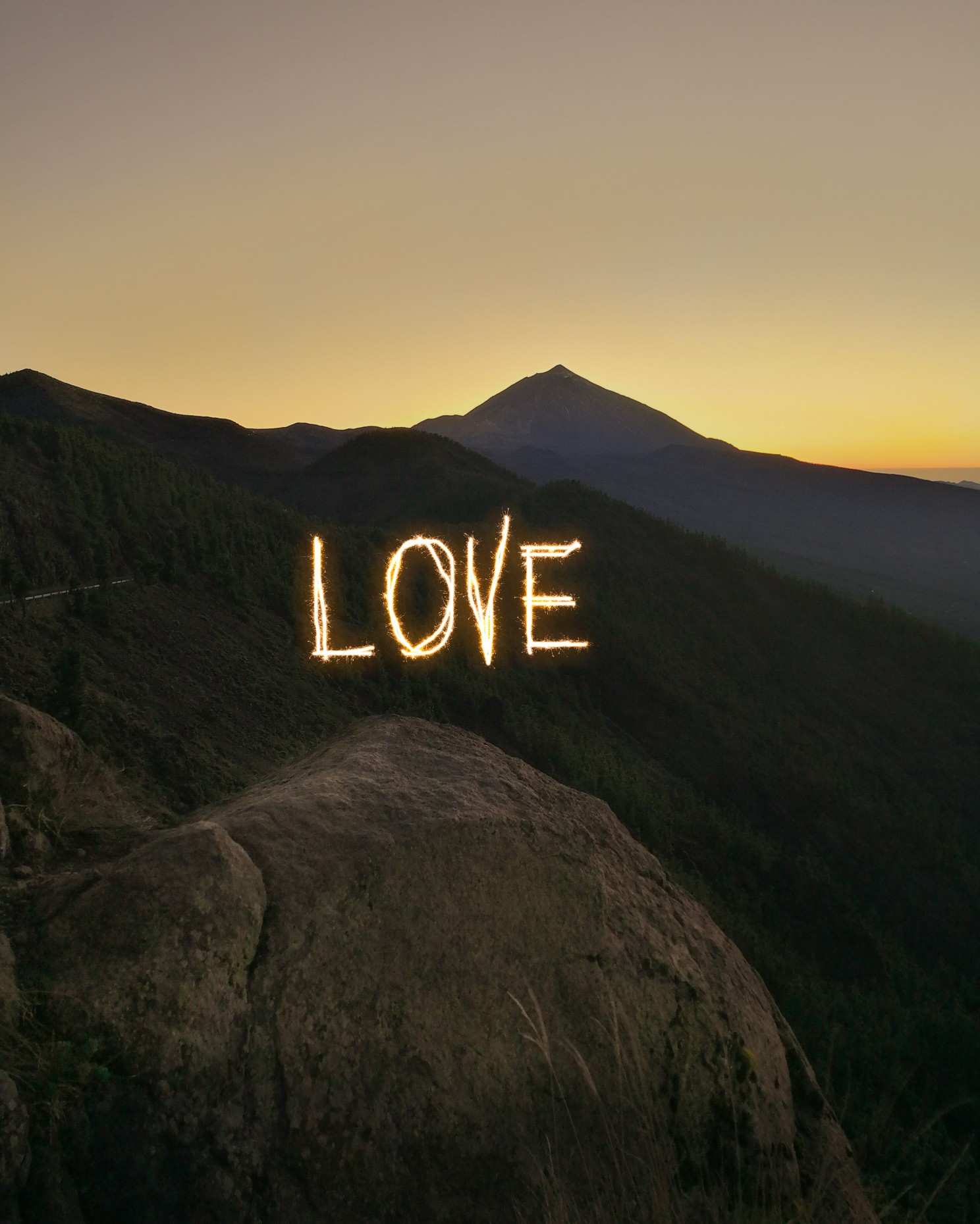 El Teide, uno de los protagonistas de la serie de fotos de la campaña de Huawei para San Valentín | Ester Cuni