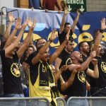 La afición acabó indignada con la actuación de los colegiados. Sergio Méndez