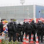 Fuerzas de seguridad gala acordonan el aeropuerto de Paris-Orly para proceder a asegurarlo | REUTERS