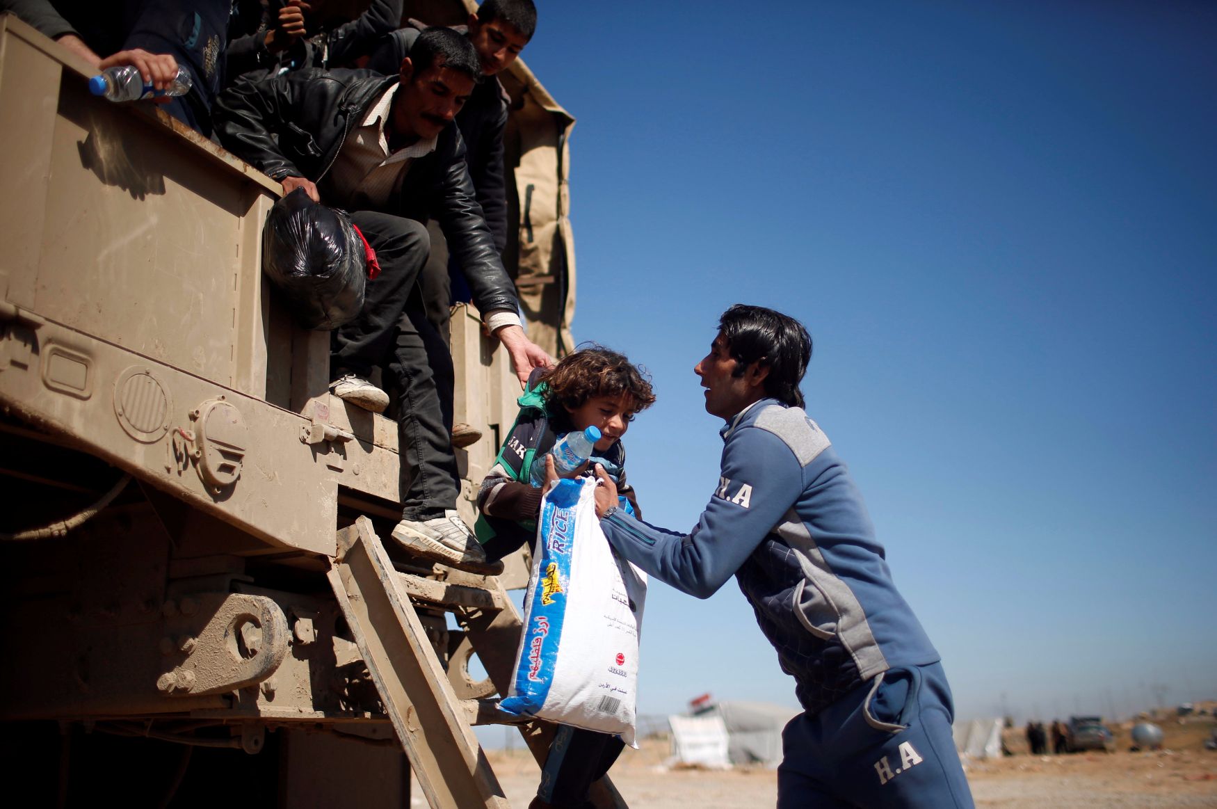 Civiles iraquíes abandonan sus hogares en Mosul ante la batalla contra el Dáesh | REUTERS/Suhaib Salem