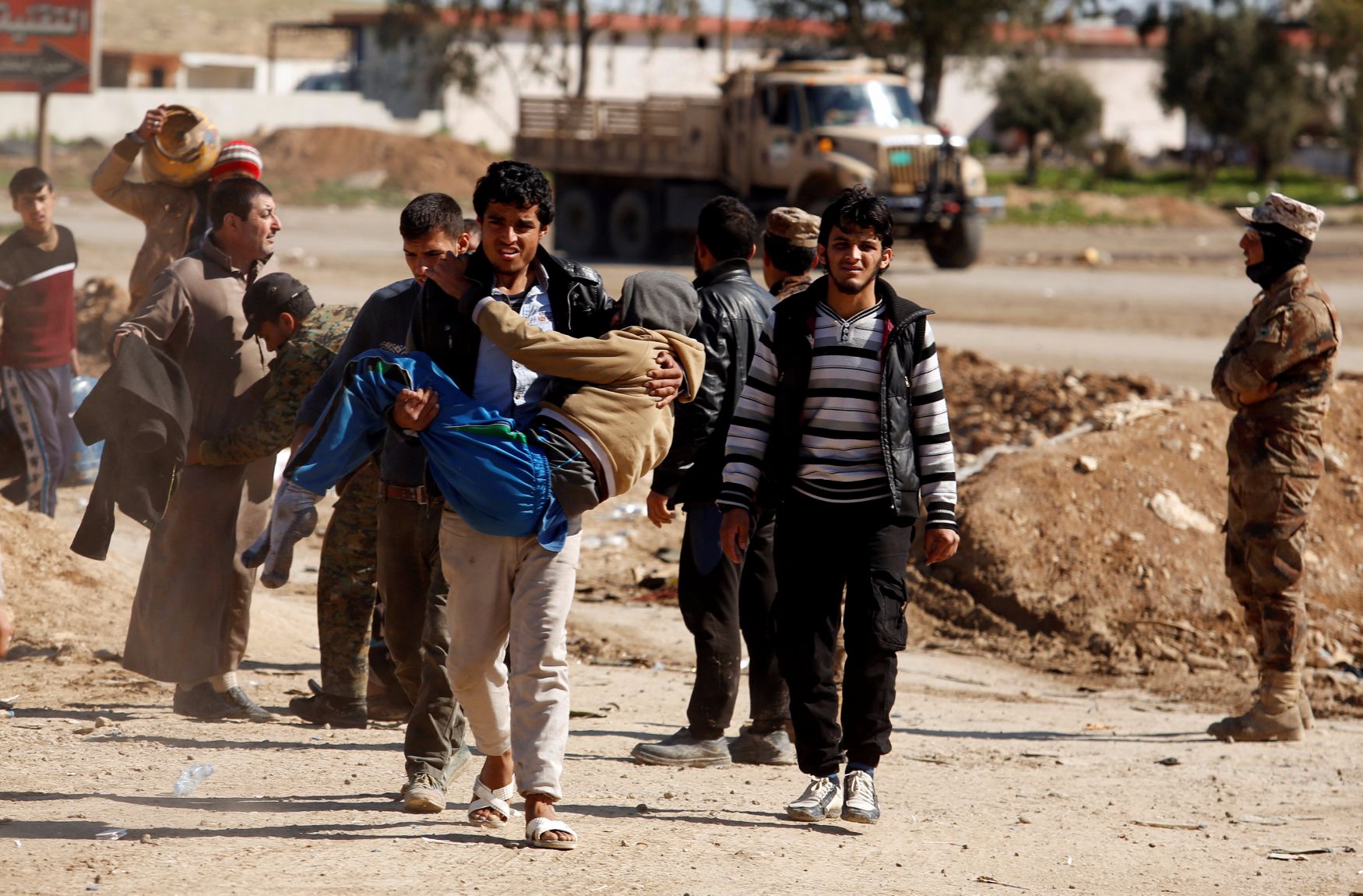 Civiles iraquíes abandonan sus hogares en Mosul ante la batalla contra el Dáesh | REUTERS/Suhaib Salem
